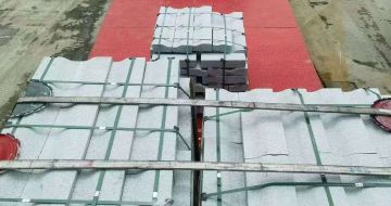 昌都 芝麻白仿形加直形路沿石出货日常