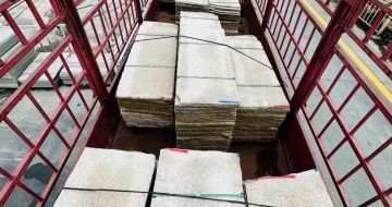 昌都 黄金麻花岗岩荔枝面，光面毛板装车完成