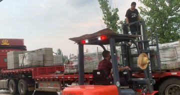 昌都 黄金麻冰裂纹，地铺石装车