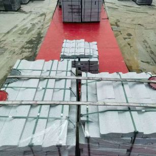 昌都 芝麻白仿形加直形路沿石出货日常