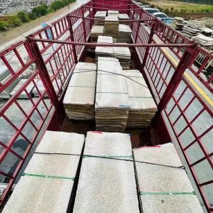 昌都 黄金麻花岗岩荔枝面，光面毛板装车完成