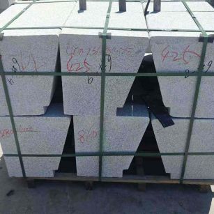 昌都 芝麻白异形坐凳，石凳