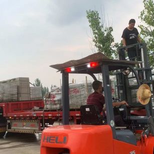 昌都 黄金麻冰裂纹，地铺石装车