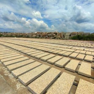 昌都 黄金麻花岗岩荔枝面地铺石防护中