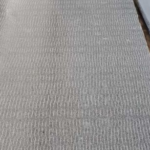 昌都 芝麻灰花岗岩斧剁面，刀斩面