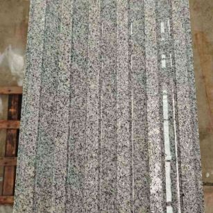 昌都 芝麻白花岗岩荔枝面雕刻盲道，盲条