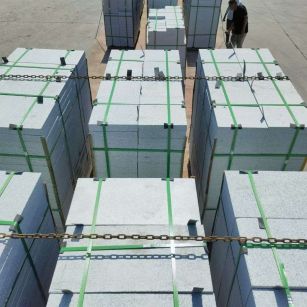 昌都 芝麻白花岗岩5公分地铺石 花岗岩厂家工厂装车日常