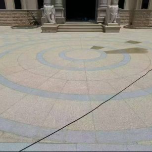 昌都 黄金麻芝麻灰花岗岩石材地铺拼接效果