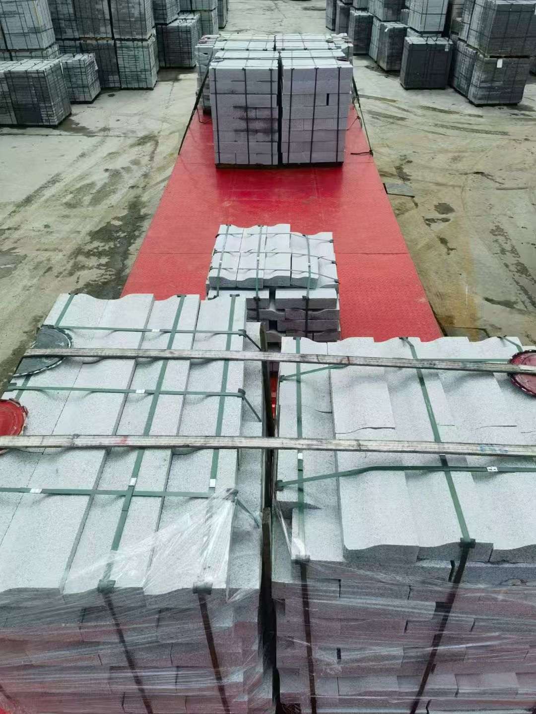 昌都 芝麻白仿形加直形路沿石出货日常