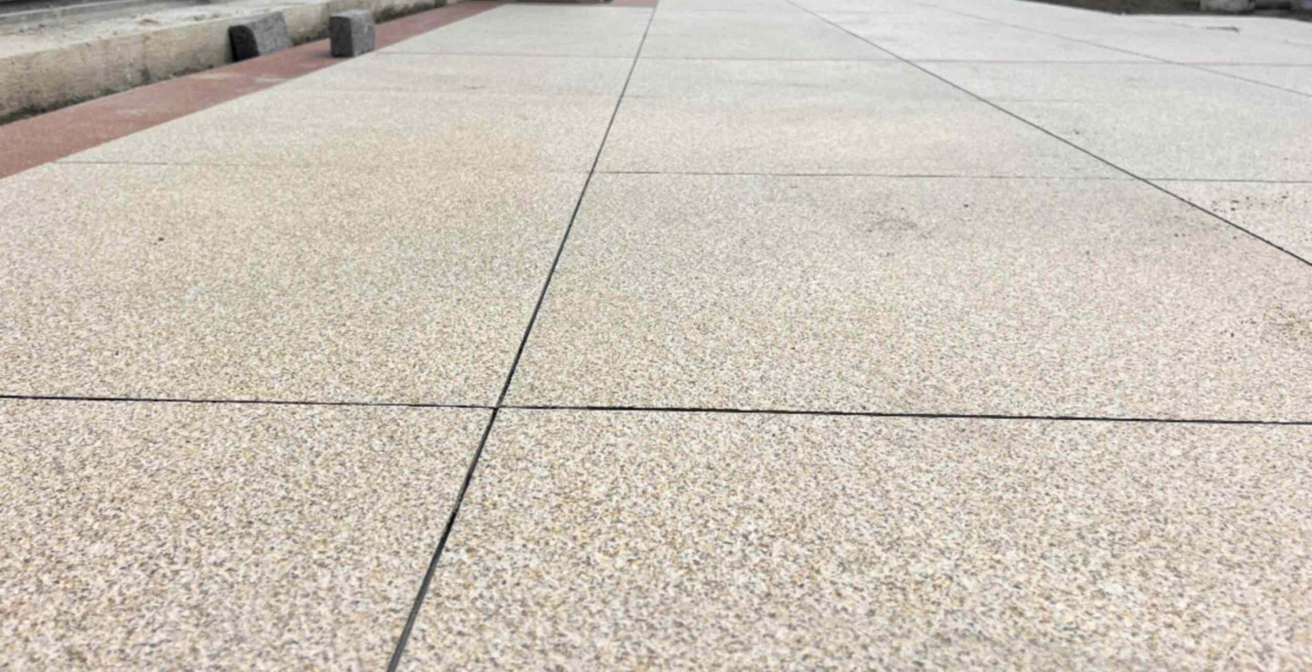 昌都 黄金麻花岗岩石板材荔枝面地面铺装效果