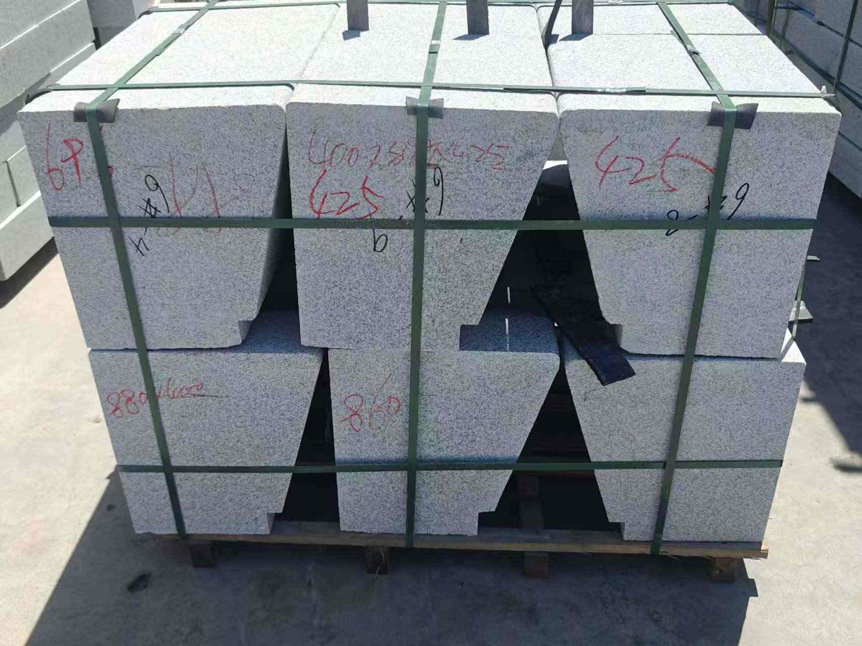 昌都 芝麻白异形坐凳，石凳