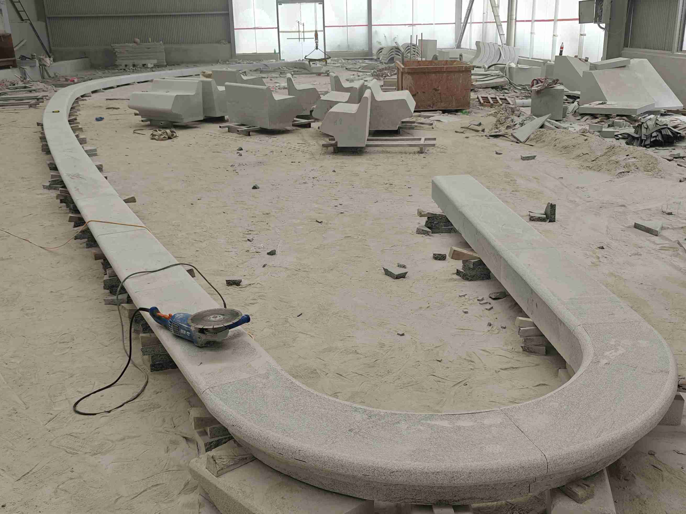 昌都 芝麻白花岗岩弧形花坛石，坐凳石