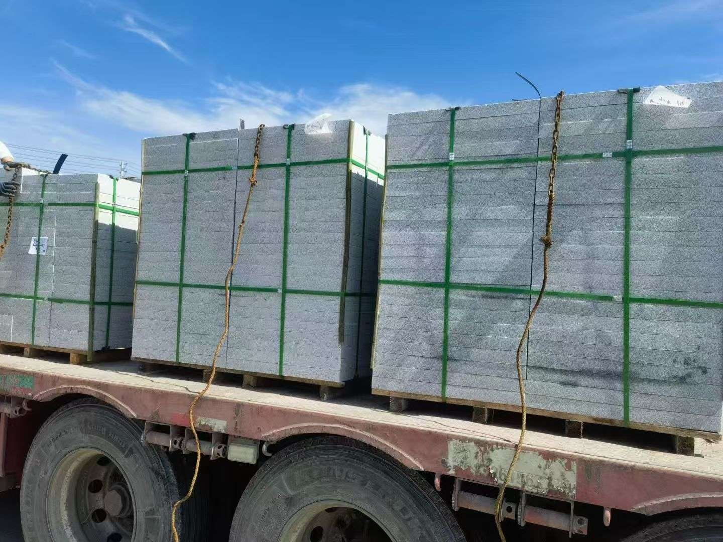 昌都 芝麻白花岗岩地铺石装车日常