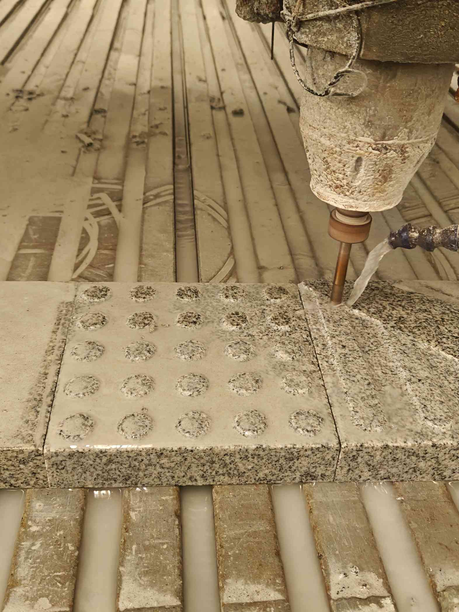 昌都 芝麻白花岗岩石材盲人石、盲道石、盲点石