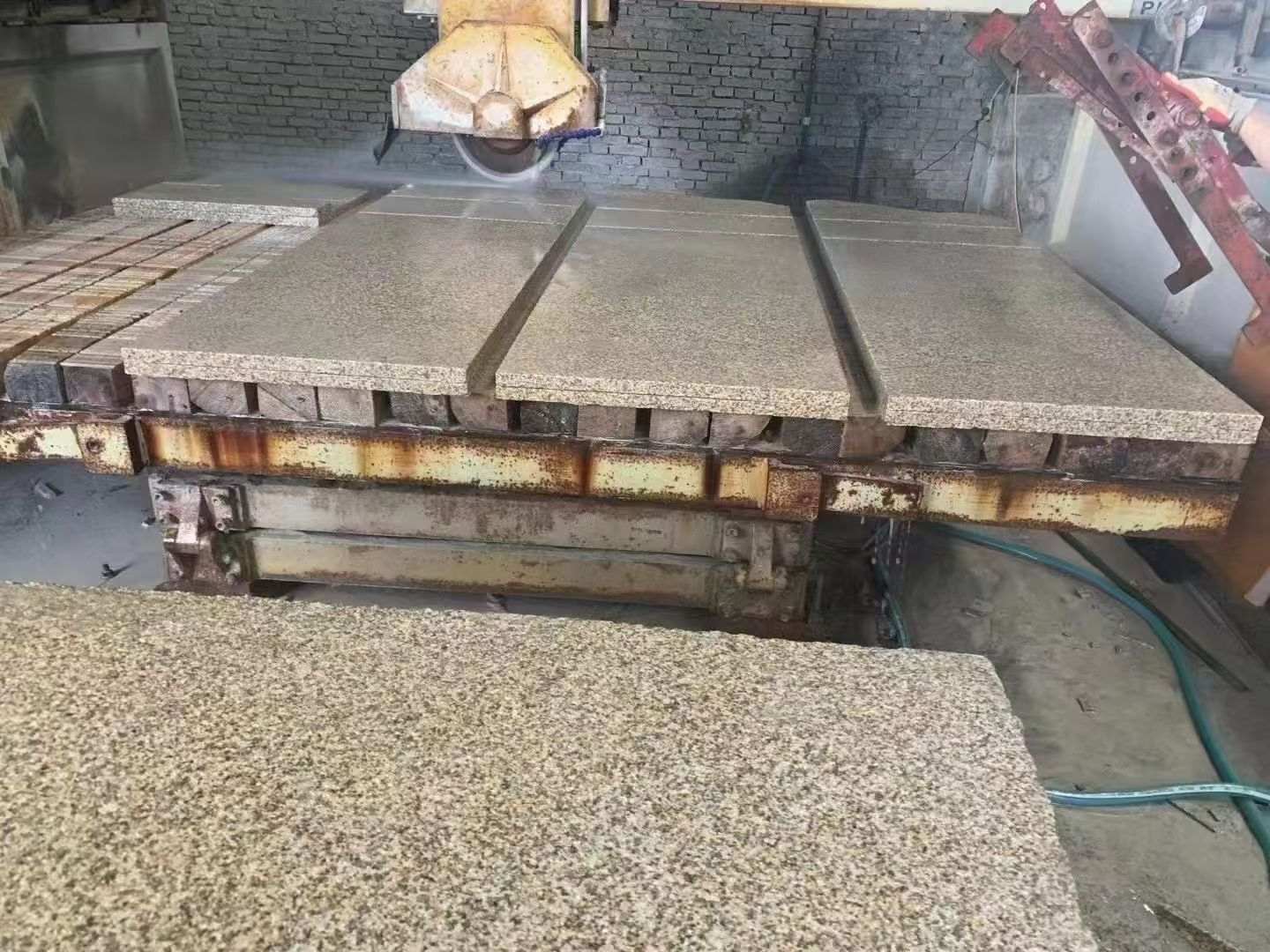 昌都 黄金麻荔枝面成品板加工