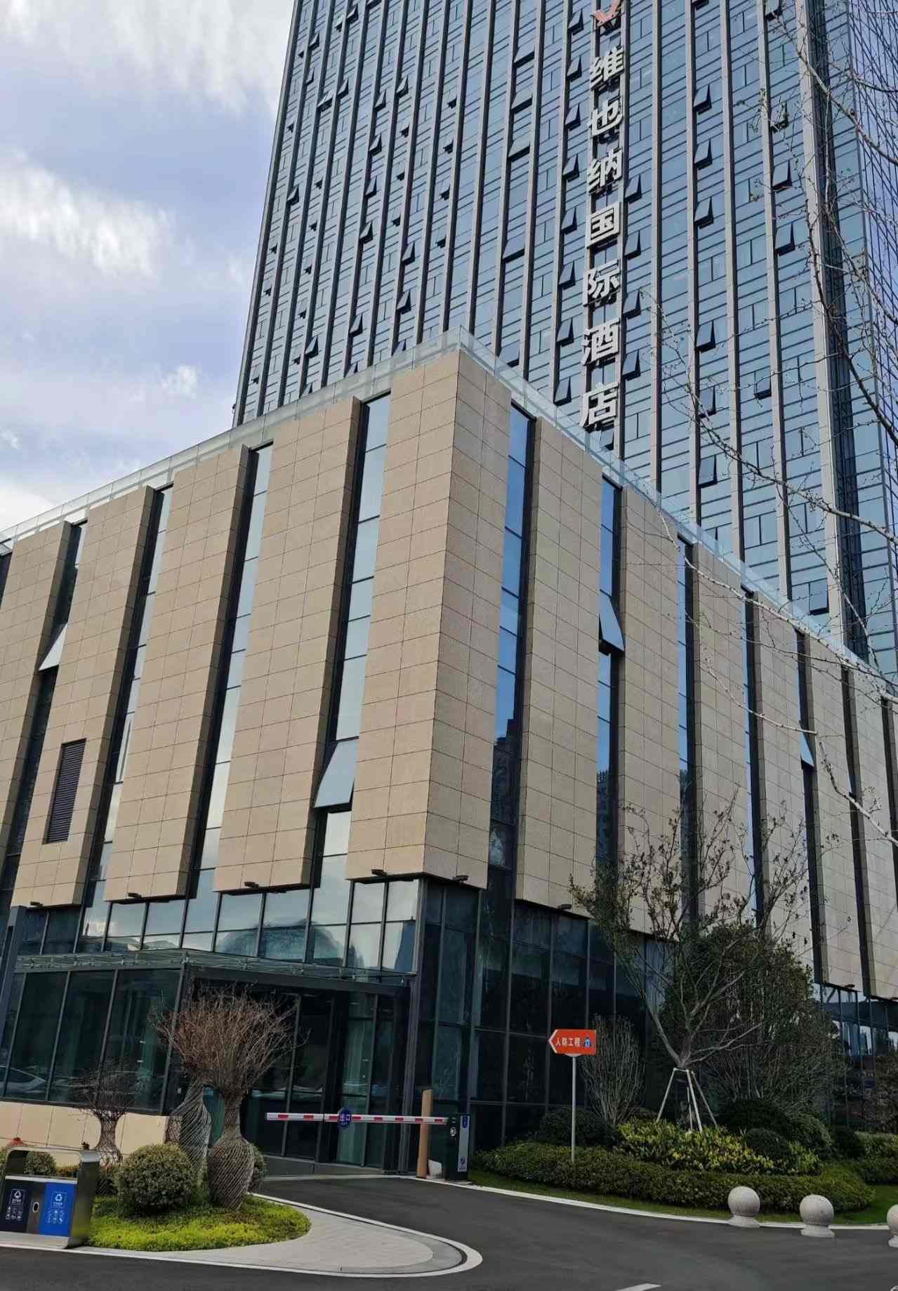 昌都 黄金麻花岗岩外墙干挂