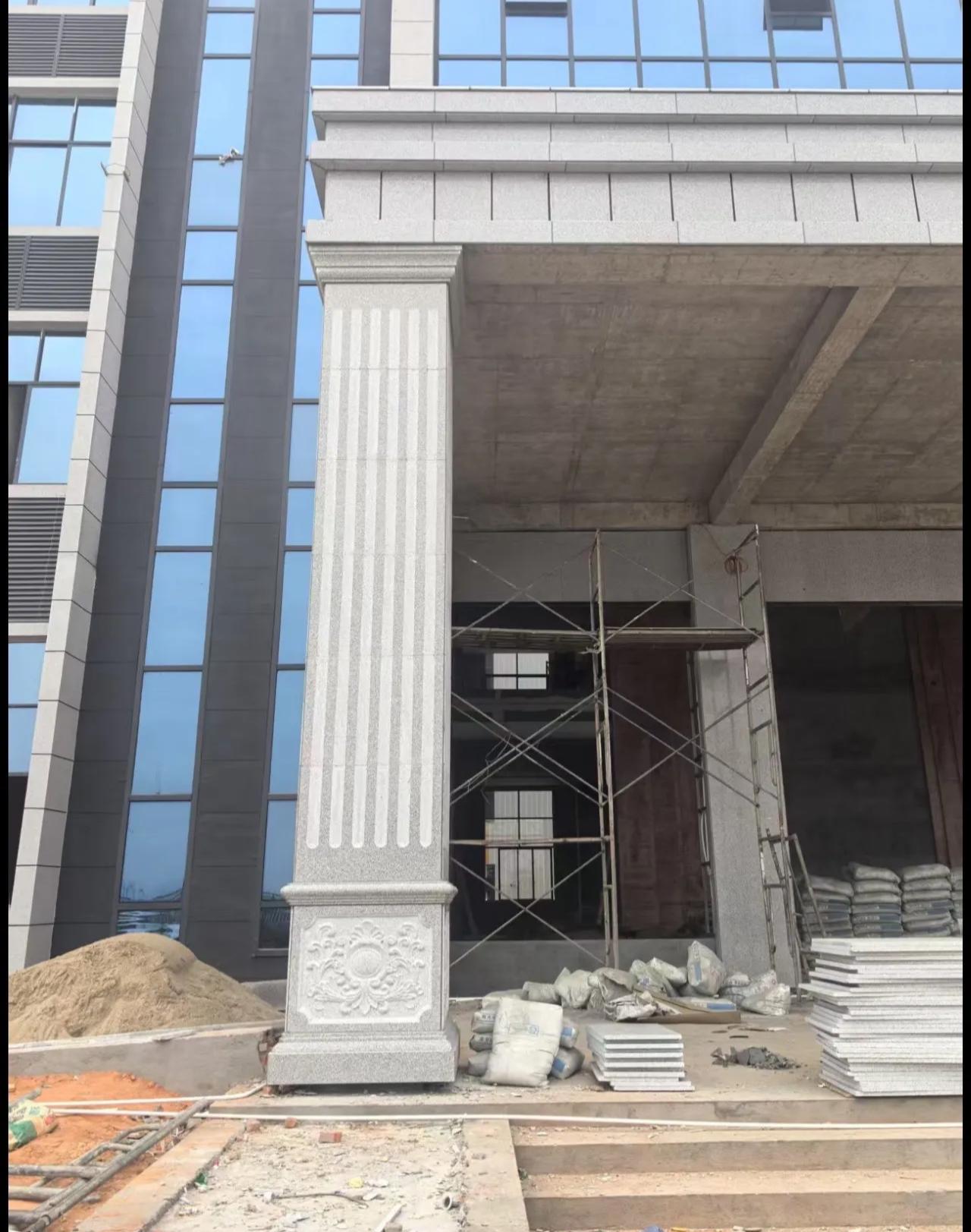 昌都 芝麻白光面花岗岩门楼大柱（罗马柱）配雕花底座