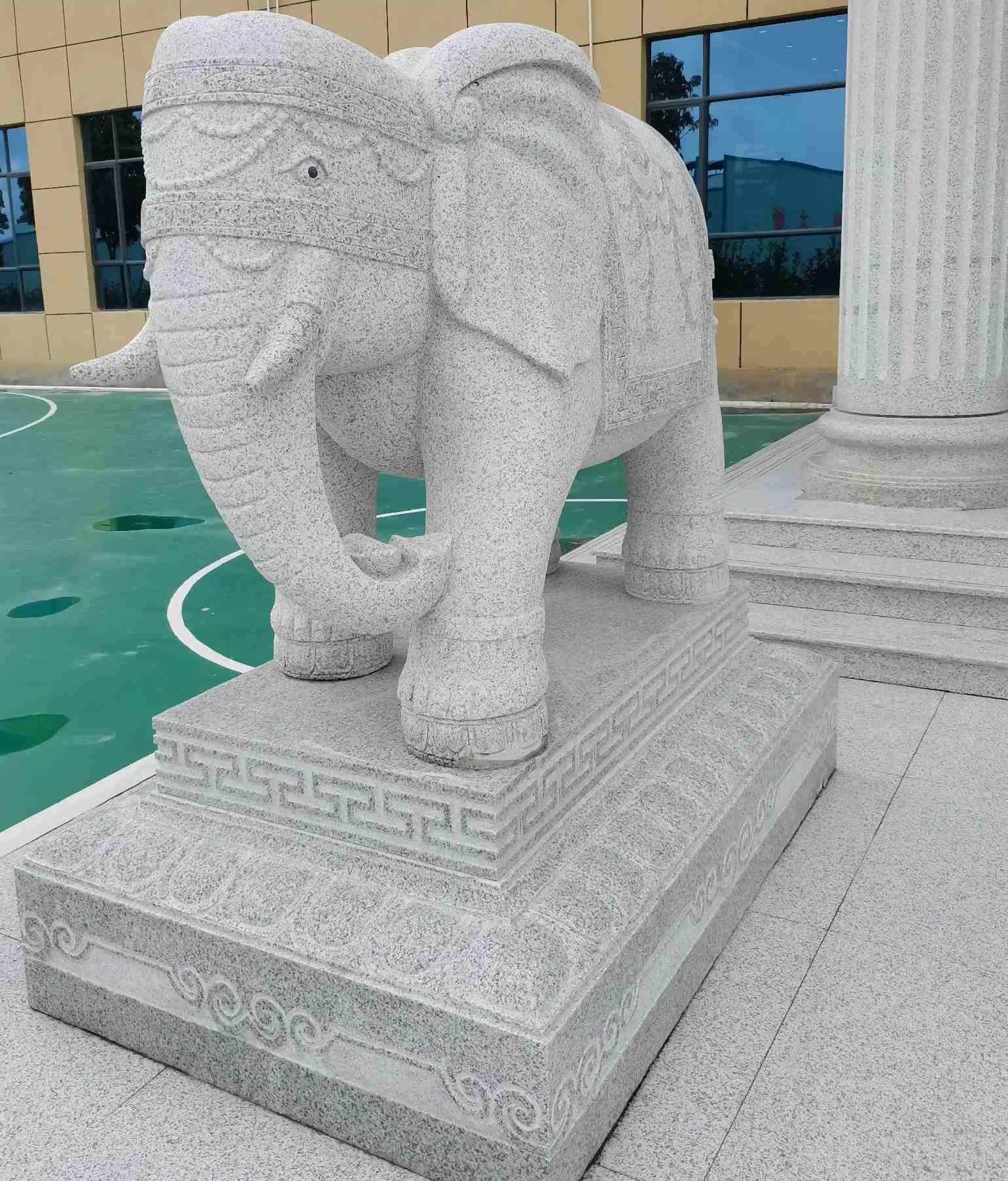 昌都 白麻花岗岩动物异形石雕-大象