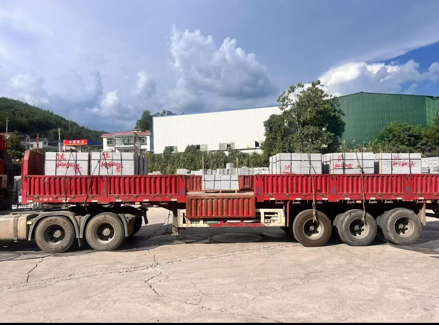 昌都 芝麻灰花岗岩地铺石出货日常