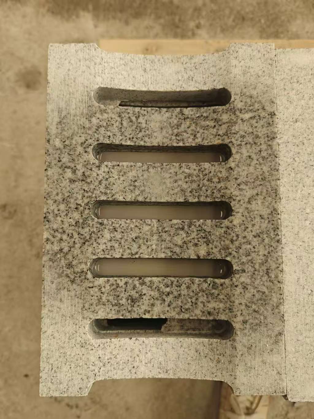 昌都 芝麻白拉丝面花岗岩U型开槽排水槽