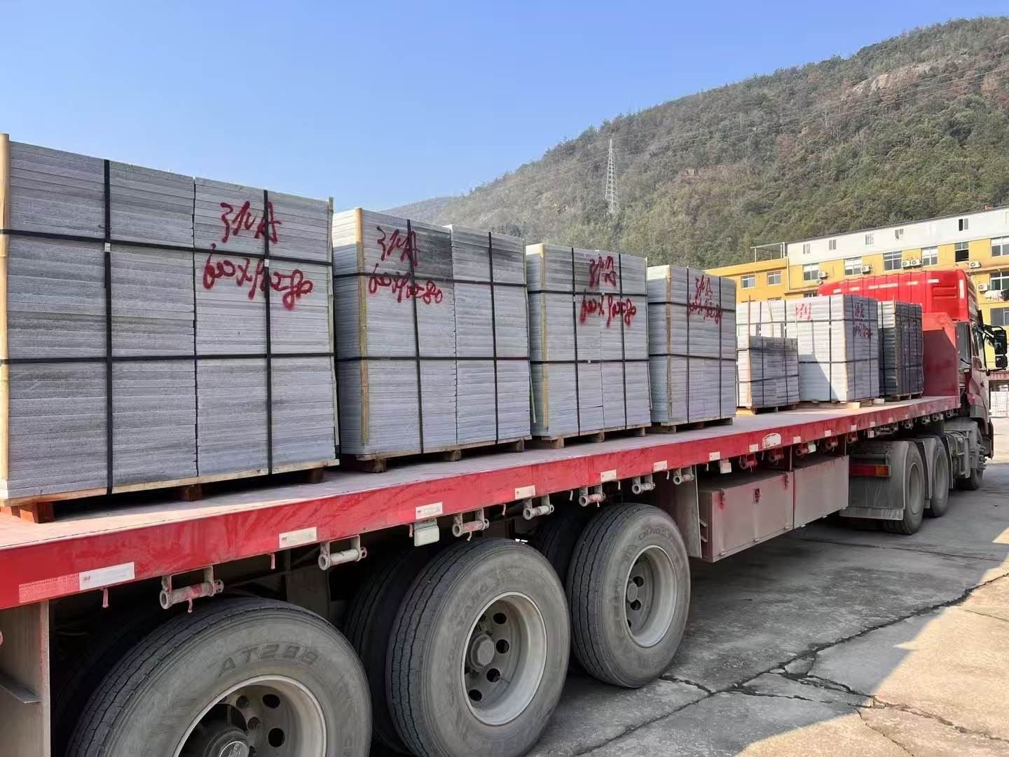 昌都 芝麻灰地铺石出货日常