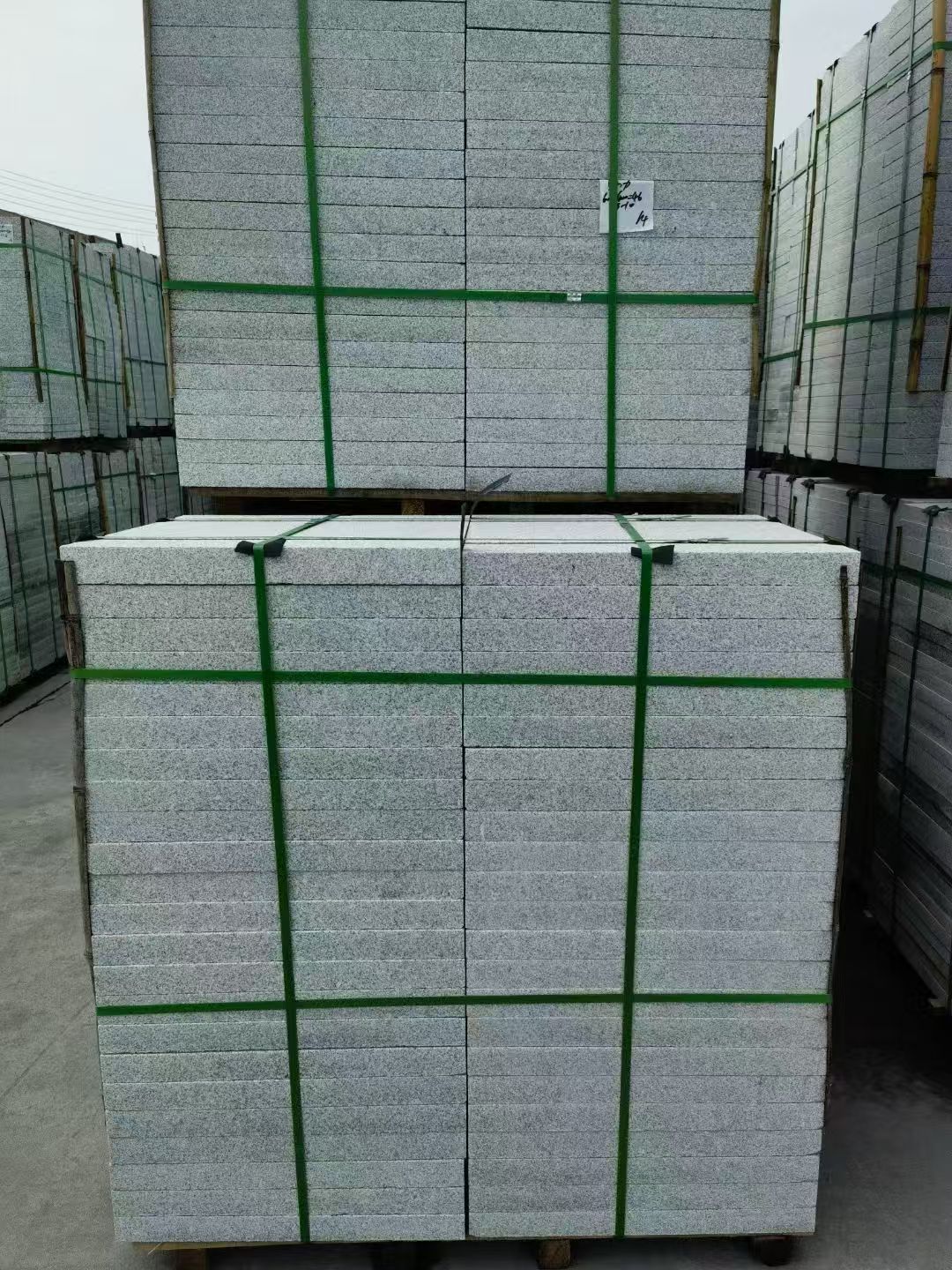 昌都 芝麻白火烧，园林广场市政工程地铺石，1.8~5.0厚均有现货