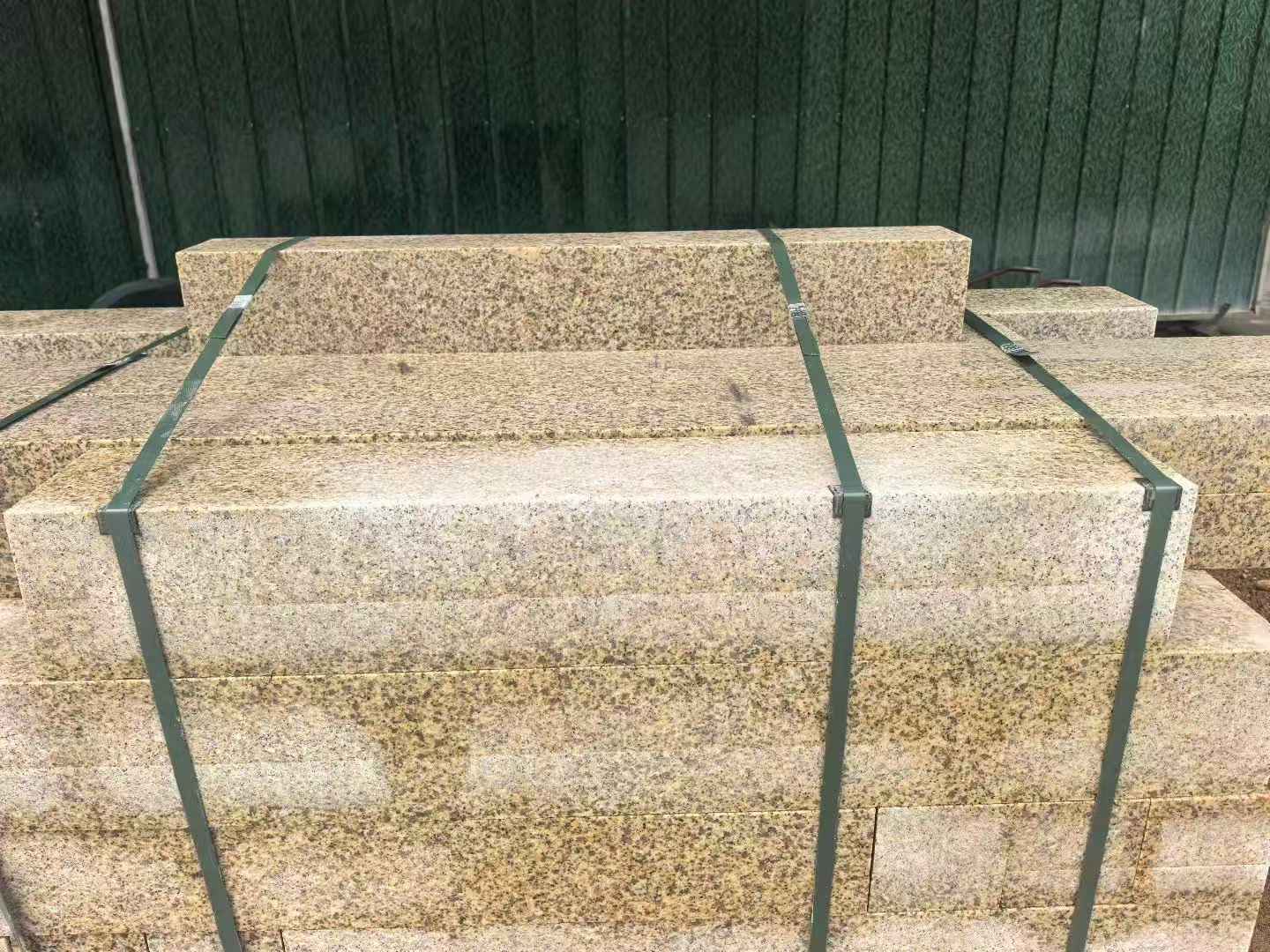 昌都 黄金麻花岗岩石材机切面栏杆料半成品