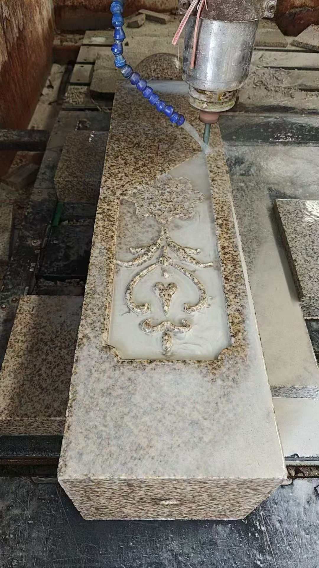 昌都 黄金麻花岗岩异形加工雕刻栏杆大柱