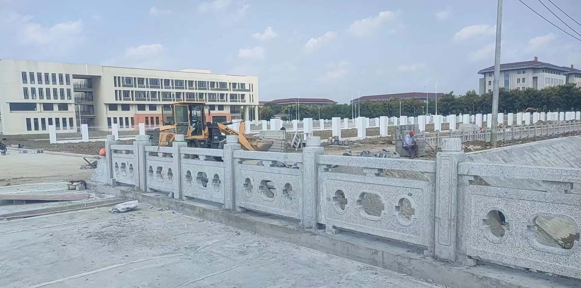 昌都 白麻花岗岩荔枝面河道栏杆