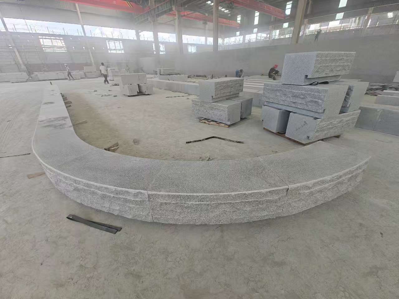 昌都 芝麻白异形坐凳，自然面光面弧形加工