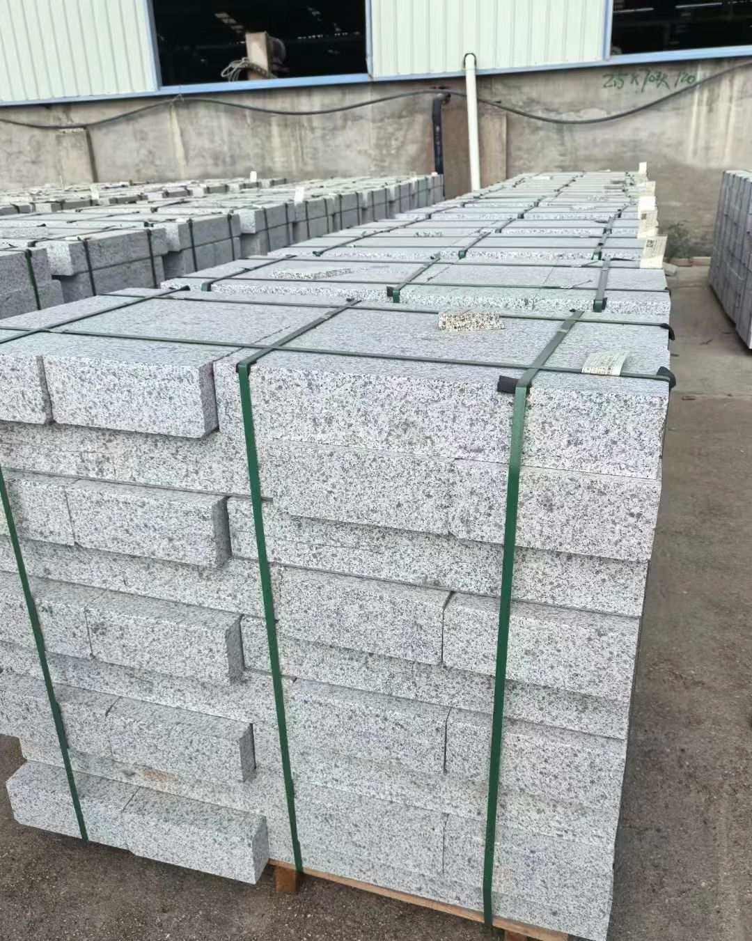 昌都 白麻花岗岩路沿石，弧形路沿石，道牙石，马路牙子，界石，路缘石，平沿石，直岩石，平缘石等