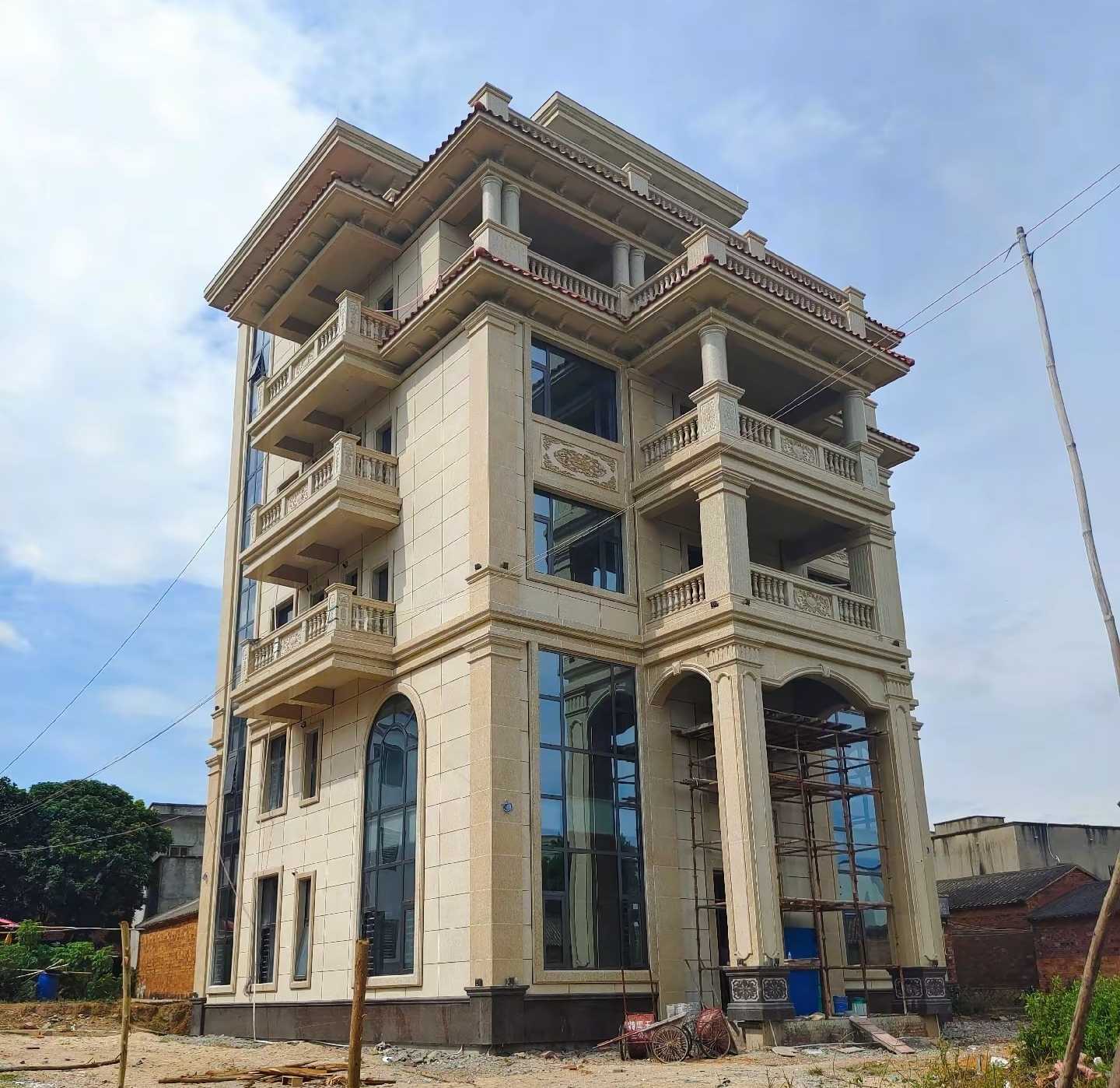 昌都 黄金麻花岗岩石材别墅外墙干挂搭配（雕花栏杆花瓶柱门楼罗马柱）