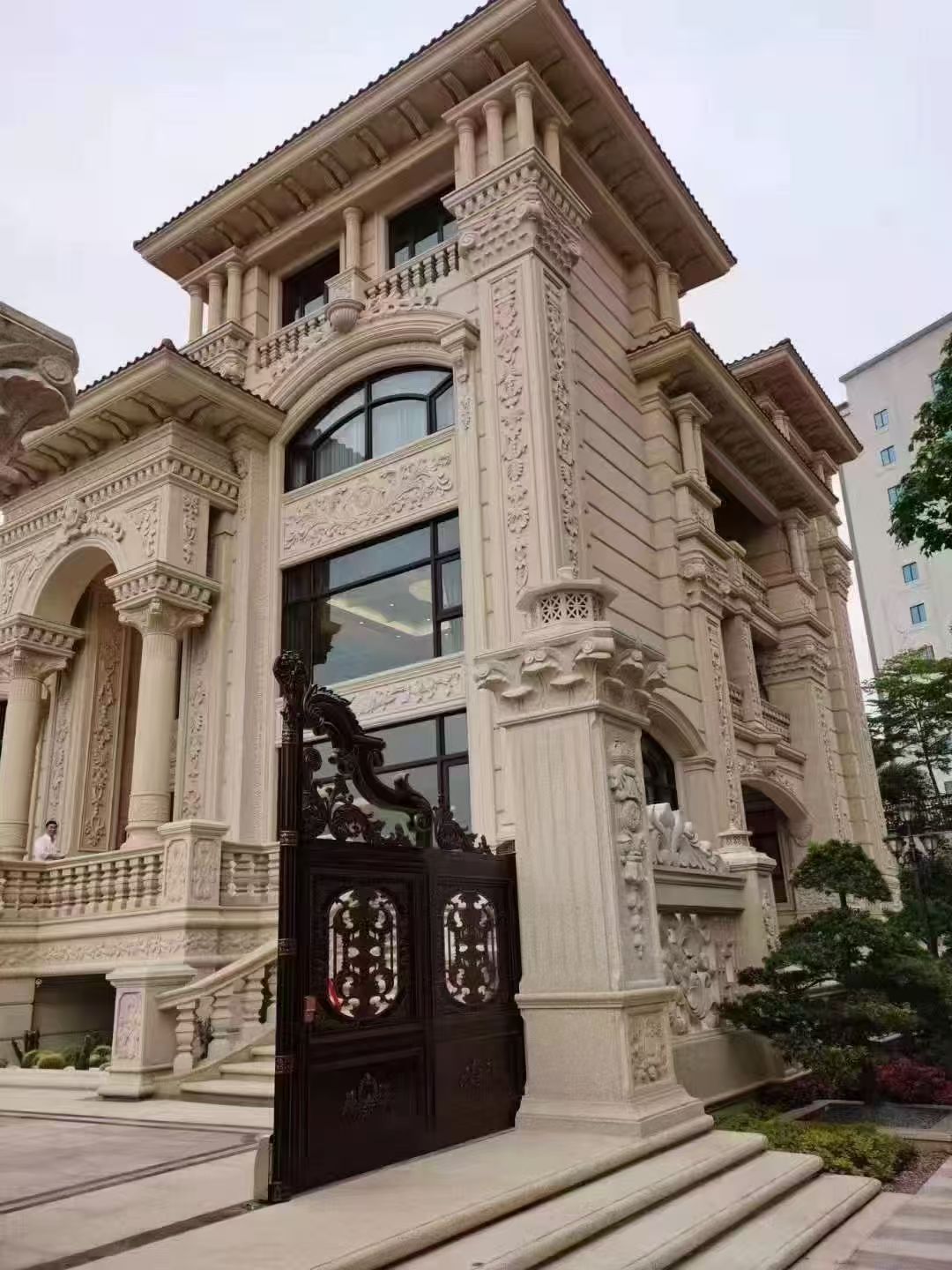 昌都 黄金麻花岗岩别墅外墙干挂效果展示